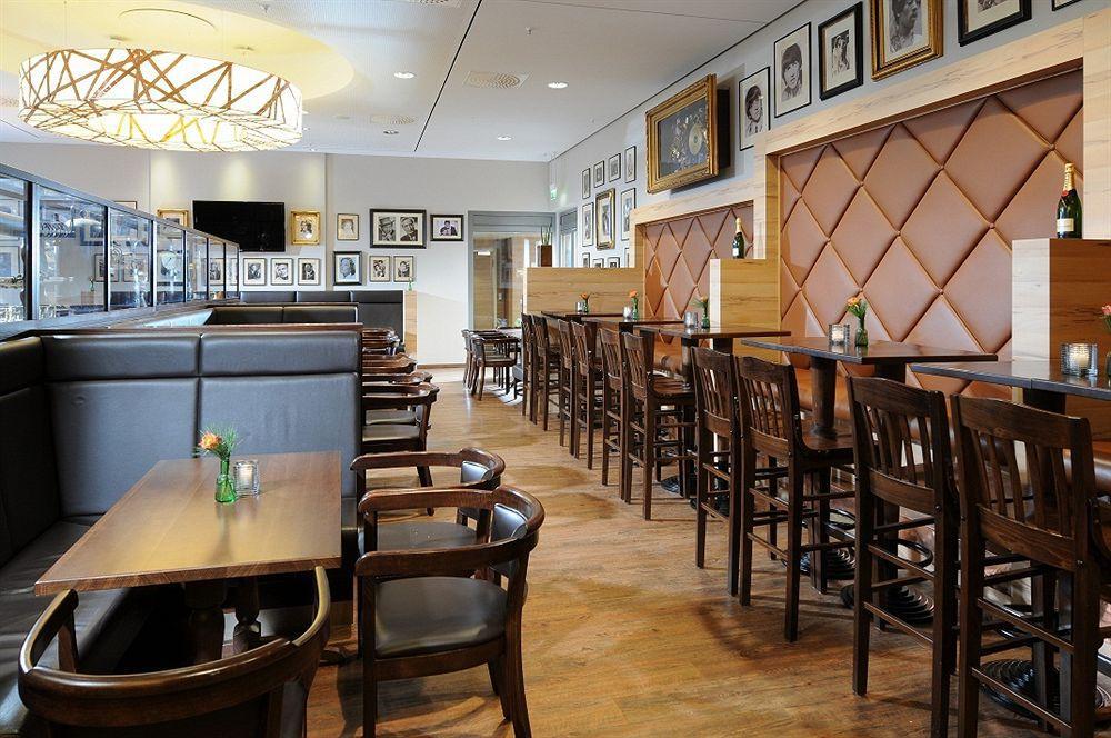 H4 Hotel Berlin Alexanderplatz Ristorante foto