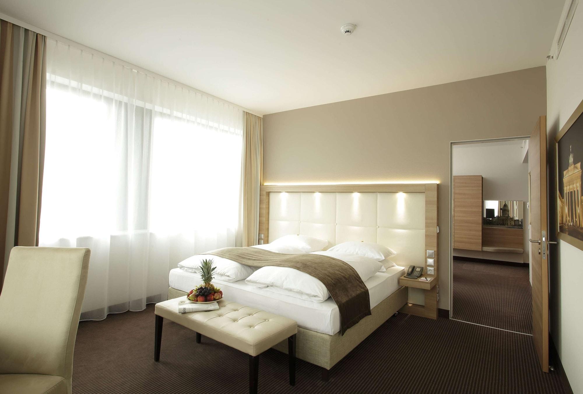 H4 Hotel Berlin Alexanderplatz Camera foto